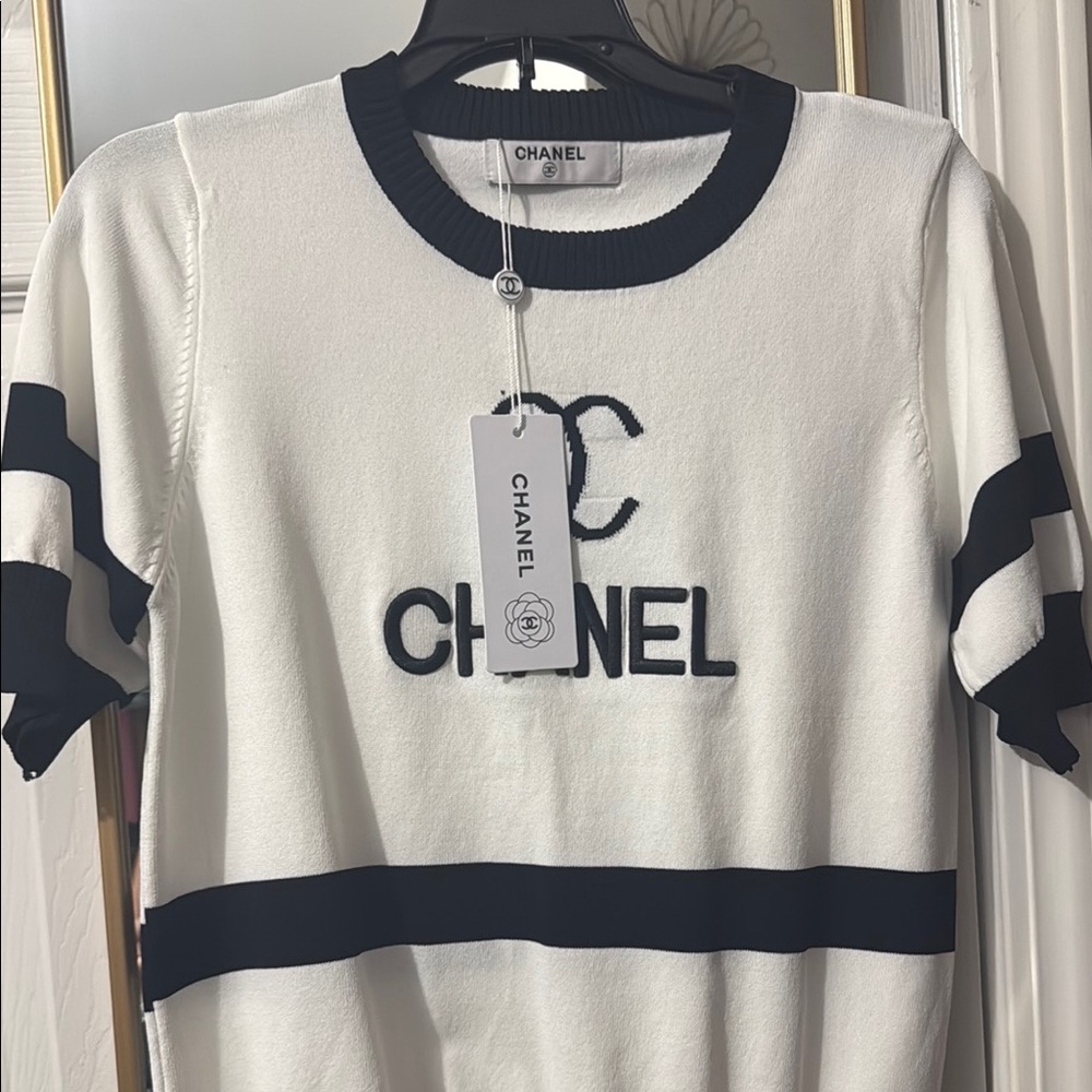 CC logo Black and White Knit Top